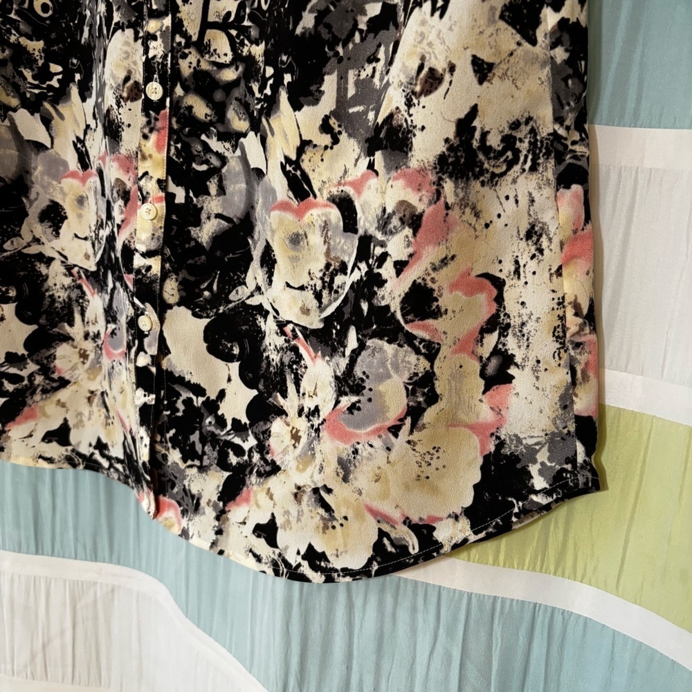 Talbots Women's Abstract Floral Button-Down Shirt - Black, Pink, White Sz 10 - Picture 5 of 9